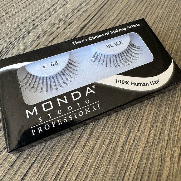 NIB 🏴 Lashes for ALL Occasions & Events - Picture 1 of 4